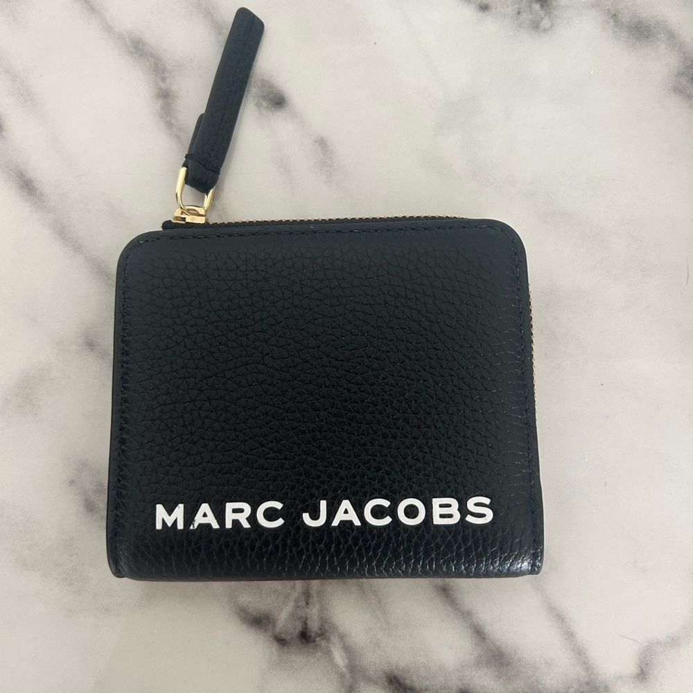 NEW! NEVER USED - MARC JACOBS WALLET